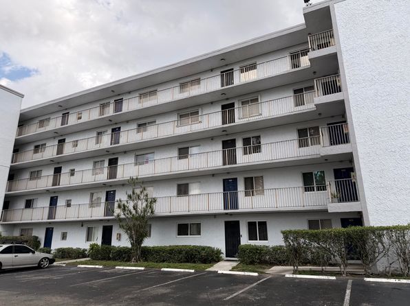 8720 N Sherman Cir APT 205