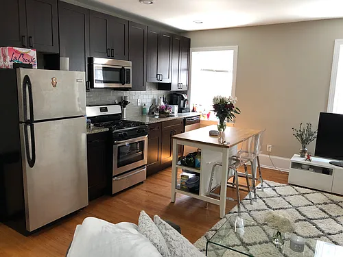 251 S 16th St #2E Photo 1