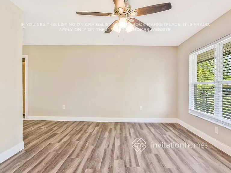 316 E Rose Ln — Photo 4
