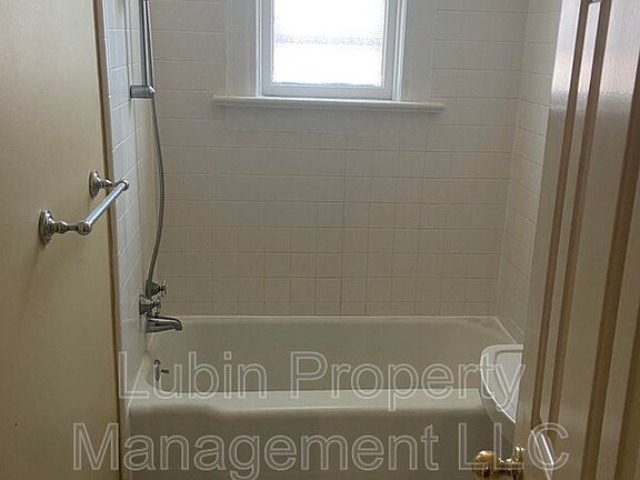 4th image of 3160 Spottswood Ave Unit 1-2
