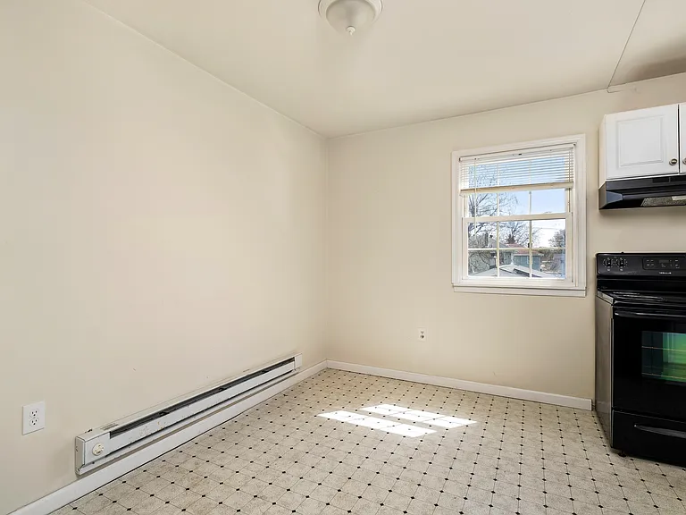 320 W 5th St #2 — Photo 4