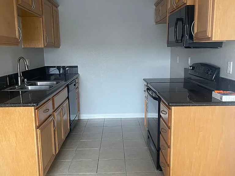 Park Plaza Apartments — Photo 54