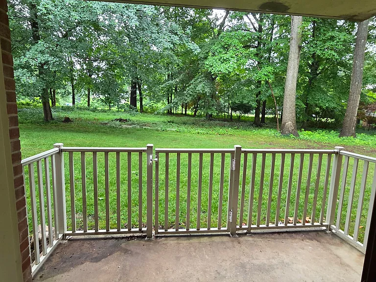 300 Campbell Cir #F-2 — Photo 9