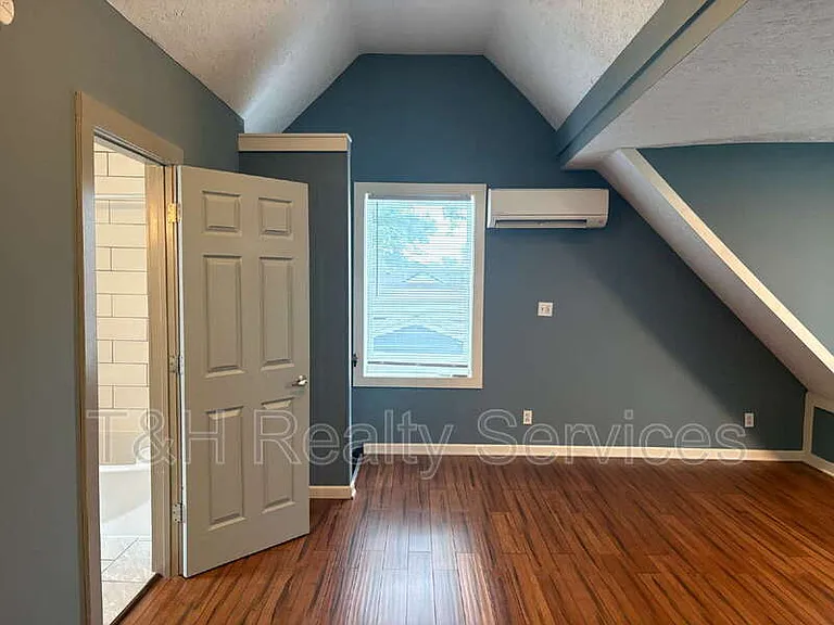 422 Iowa St — Photo 26