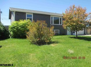 2725 Chateau Way, Gering, NE 69341