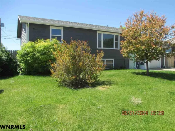 2725 Chateau Way, Gering, NE 69341