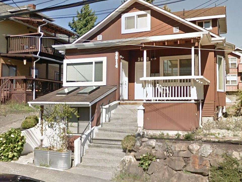 3616 Phinney Ave North - Lower unit in Tri-Plex with front e