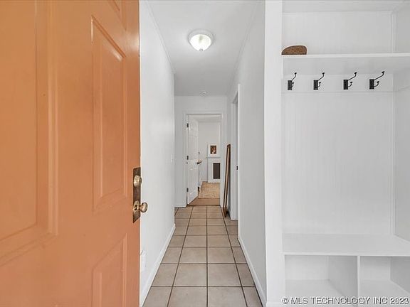 4th image of 8220 Gary Dr