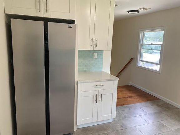 2nd image of 456 Glen Cove Ave