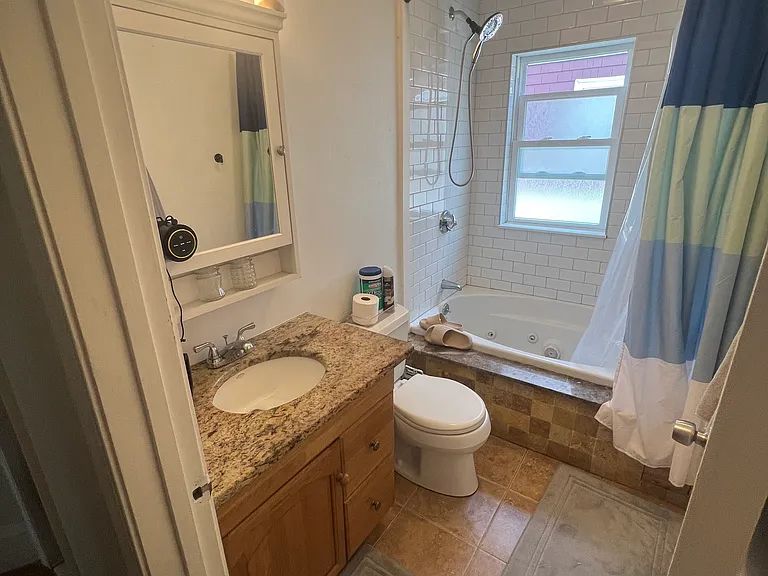 27-29 Perthshire Rd #1 — Photo 11