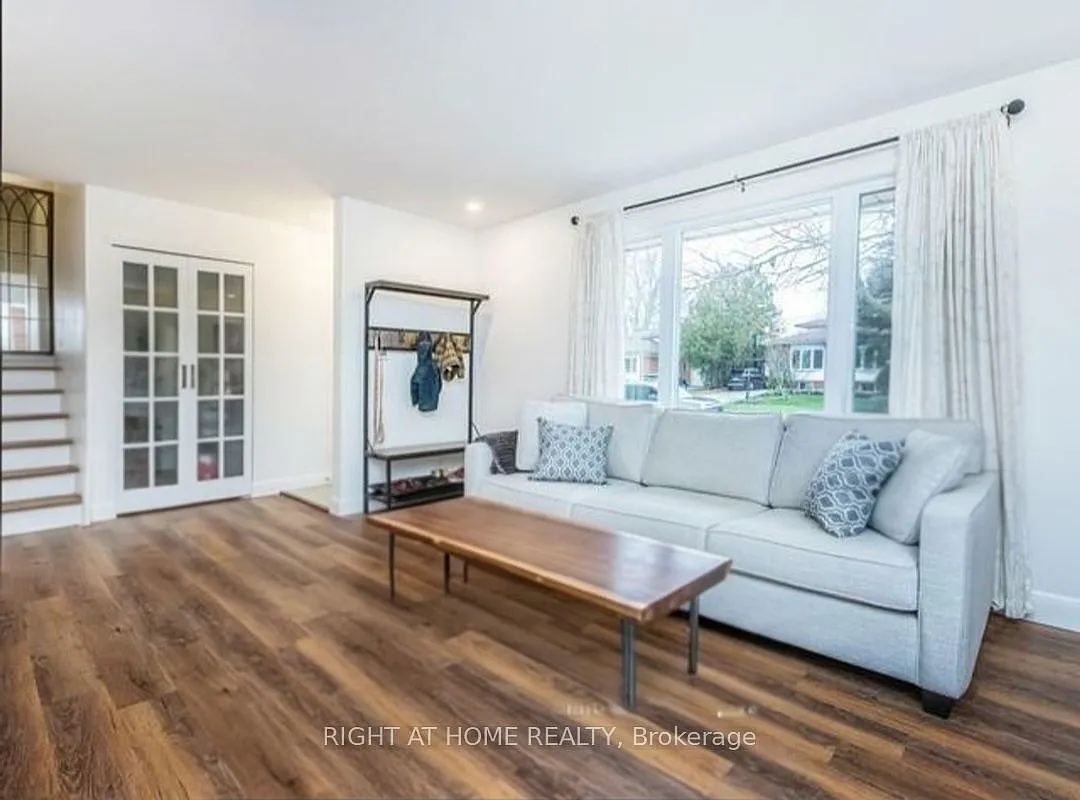 3 bed, $2,300 — Photo 2