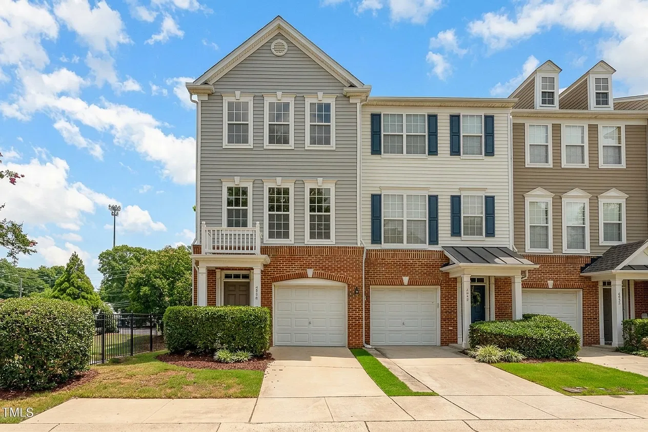 3 bed, 1888 sqft, $2,245 — Photo 1