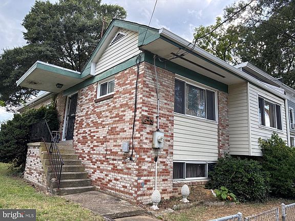 2nd image of 633 Raleigh Pl SE