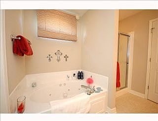 5th image of 320 Fletcher Dr