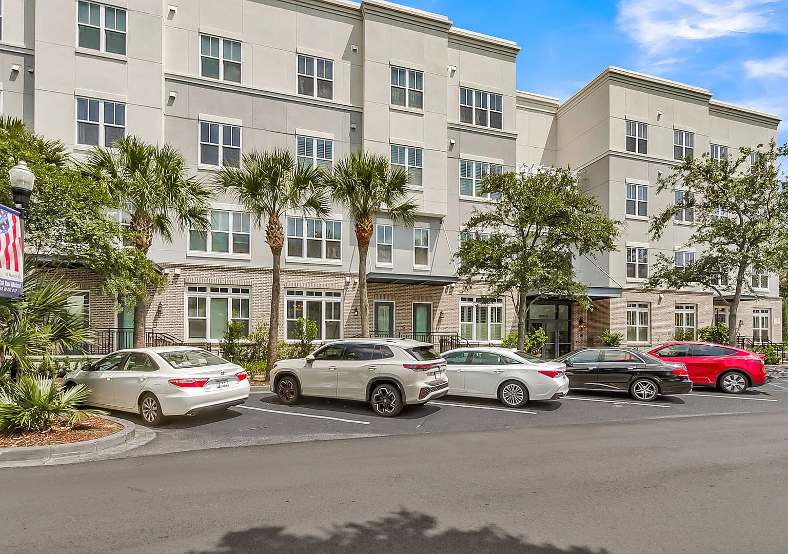 Modern Daniel Island Condo — Photo 1