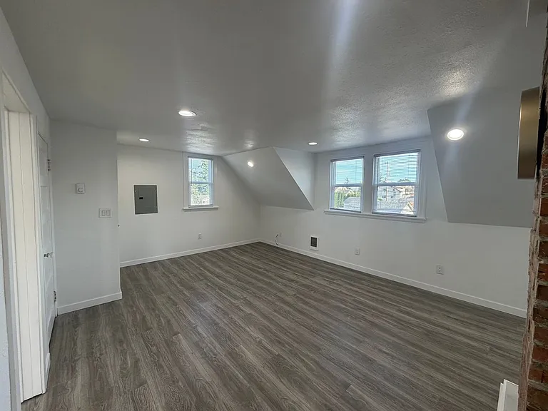 2222 Summit 4-Unit — Photo 8