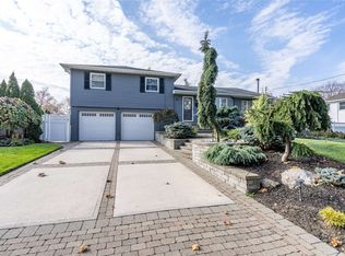 37 W Farms Ln, Commack, NY 11725