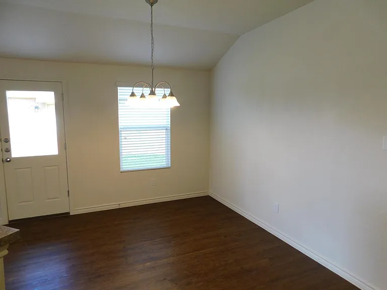 1519 Justin Loop #A — Photo 3