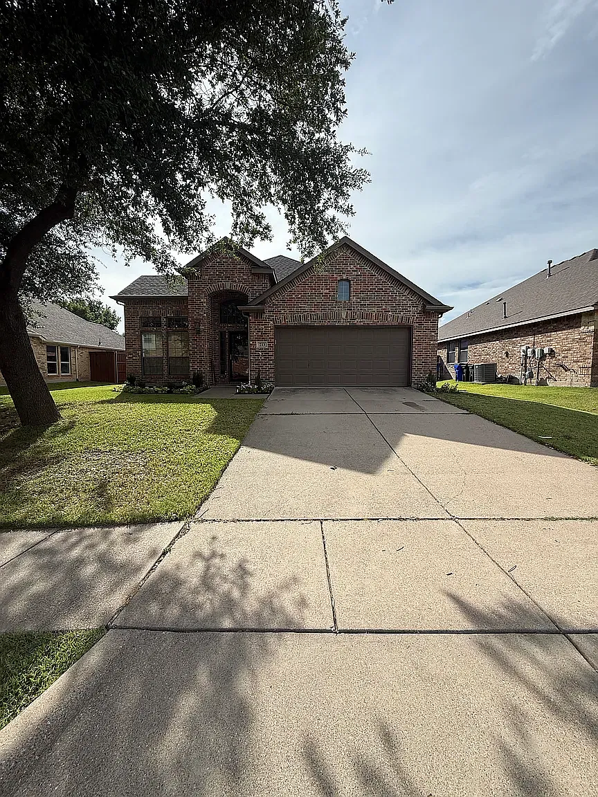 3 bed, 2065 sqft, $2,345 — Photo 2
