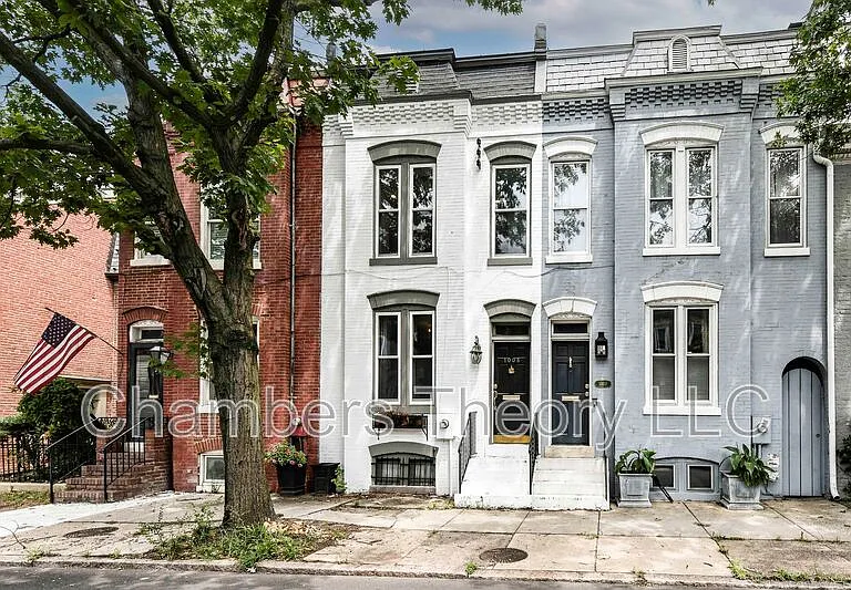 1005 Duke St — Photo 1