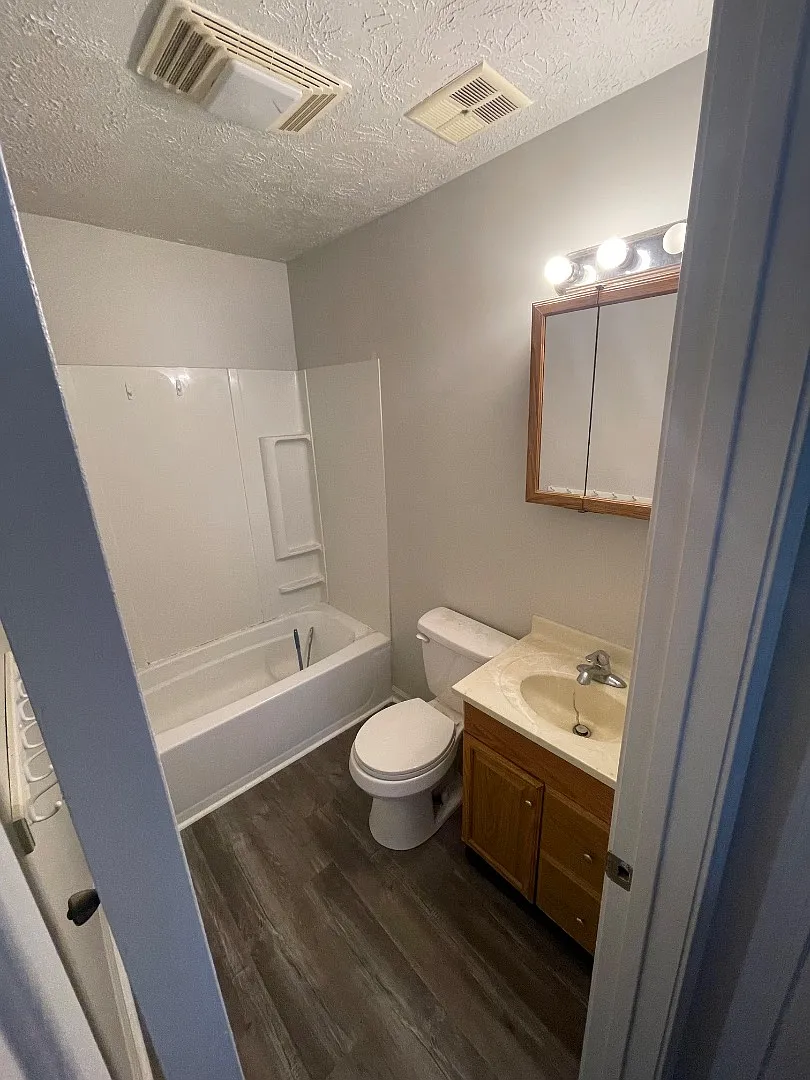 509 N Sycamore Street - 509 — Photo 3