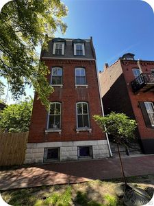 2005 Menard St, Saint Louis, MO, 63104