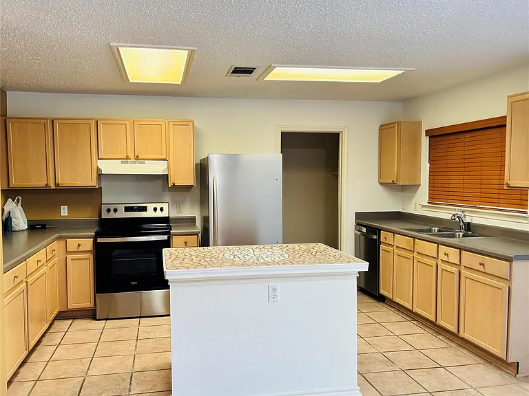 2508 Byfield Dr — Photo 5
