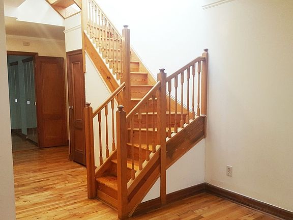 3rd image of 350 Lincoln Pl APT 4B