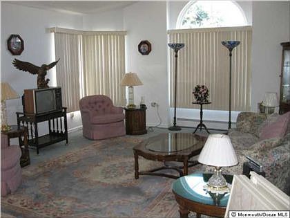 2nd image of 74 Canterbury Ln