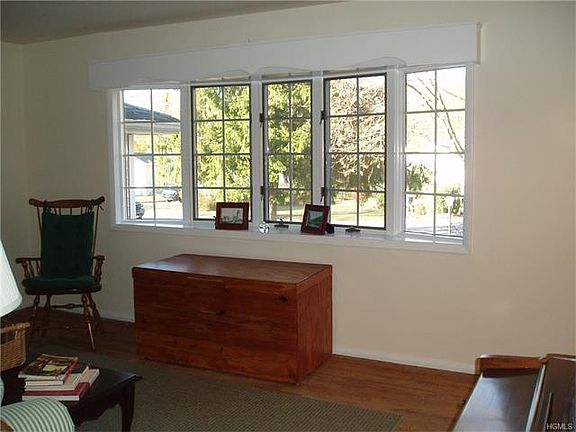 5th image of 2856 Meadowcrest Dr
