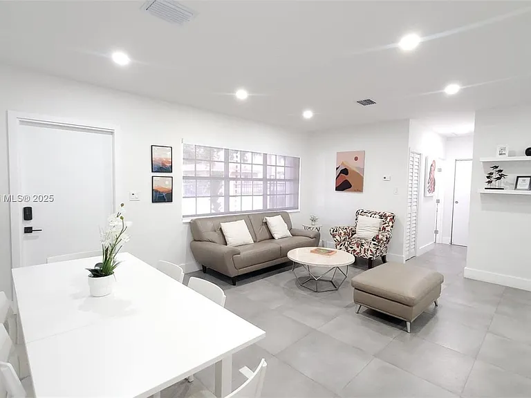 510 NE 66th St #1 — Photo 7