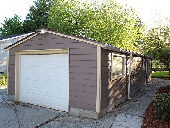 Spacious Garage