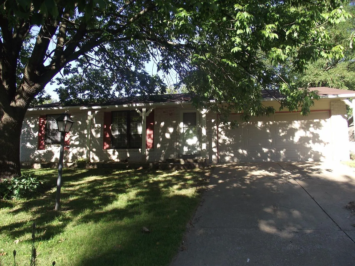 6 W Meadow Dr photo 1