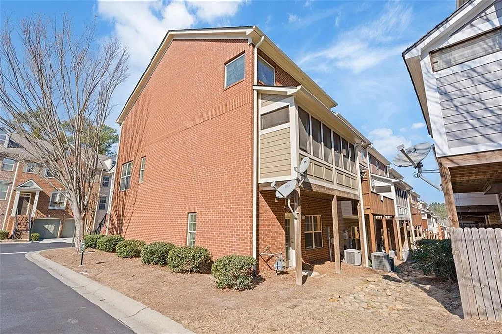 3 bed, 3.5 bath, 2761 sqft, $3,600 — Photo 4