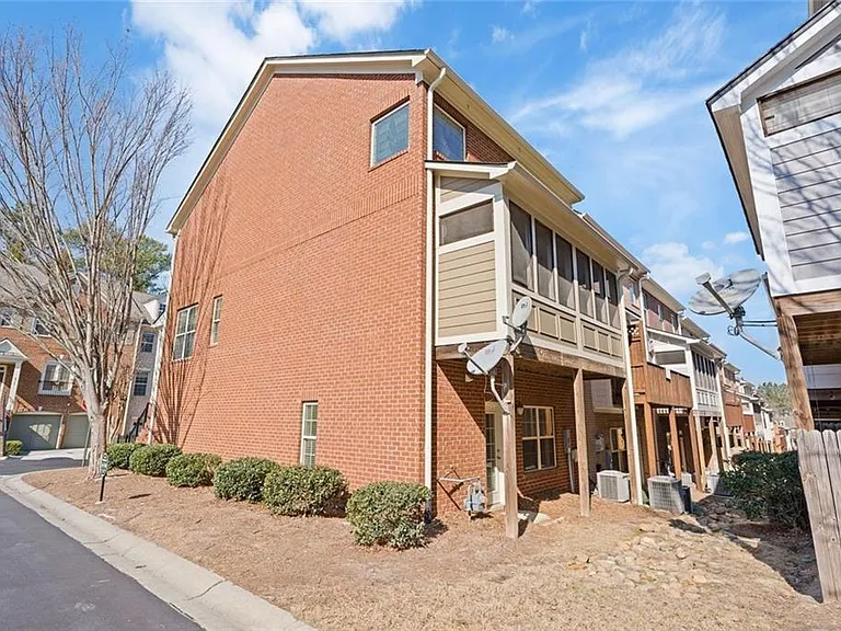 2763 Durham Dr NE — Photo 4
