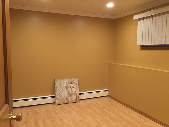 2nd image of 30 Beach St