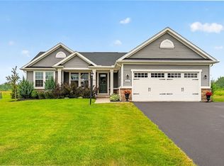 6010 Ivory Dr, Farmington, NY 14425