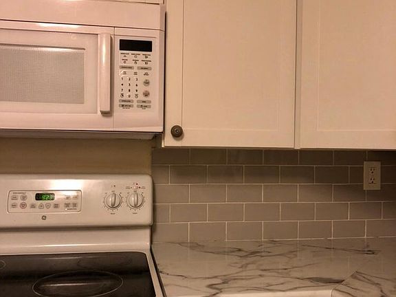5th image of 3005 E Blacklidge Dr