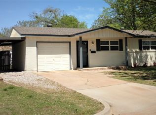637 SW 15th St, Moore, OK 73160