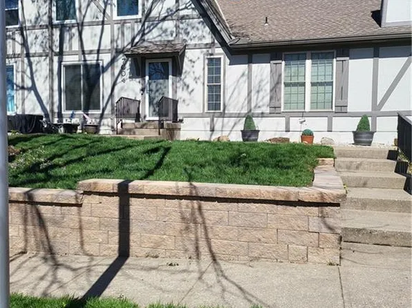 7004 N Fisk Ct, Kansas City, MO 64151