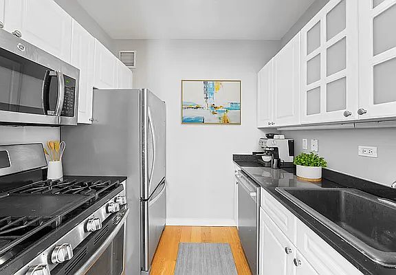 3rd image of 1 West St #2299