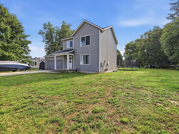 3rd image of 30 Ecklund St