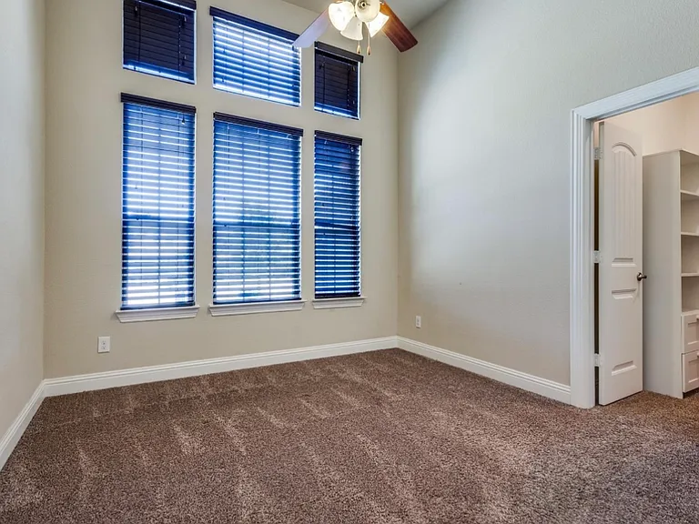 909 Sunnyvale Dr — Photo 13