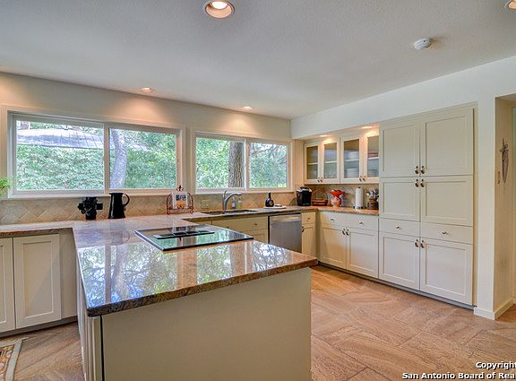 5th image of 107 Pepper Bush Ln