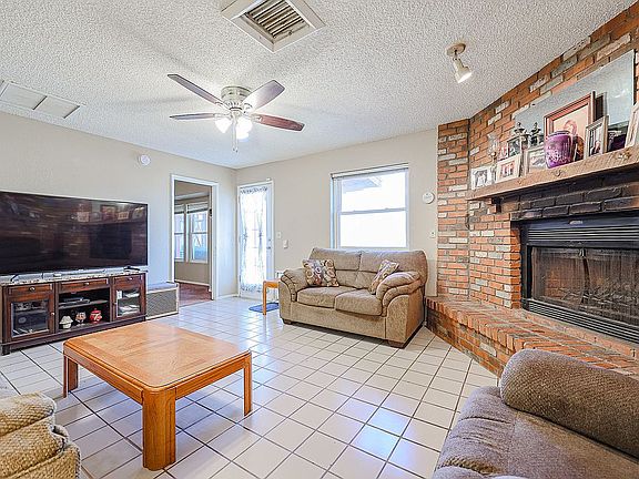 4th image of 209 N 101st Pl