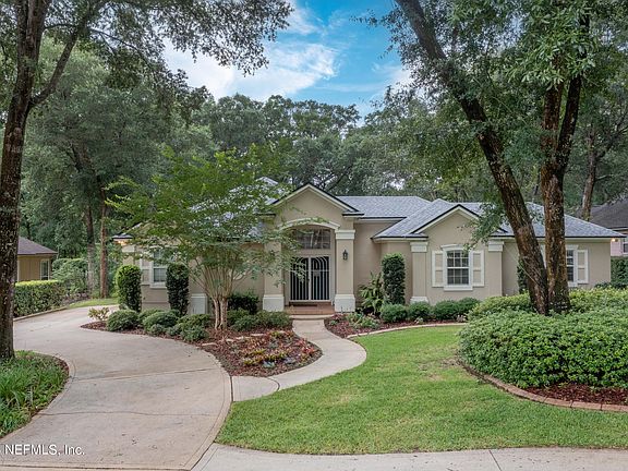 3rd image of 1731 COLONIAL Drive