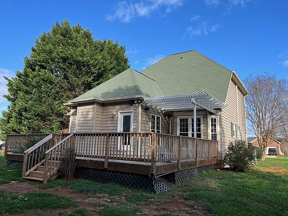 2nd image of 100 Southern Pine Dr