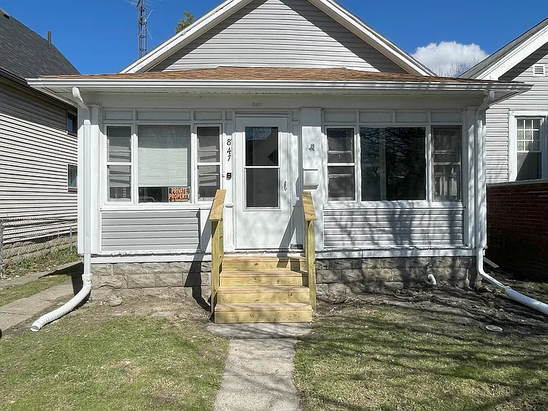 847 Clark St — Photo 1