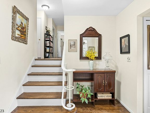 4th image of 33 Carol Rd