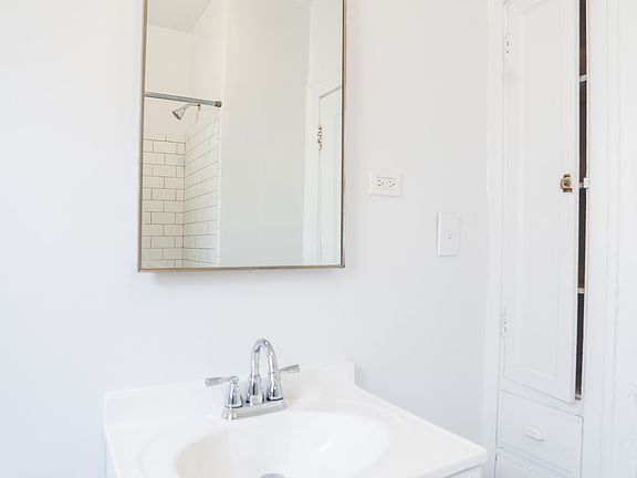 3rd image of 1631 W Lunt Ave APT 2A